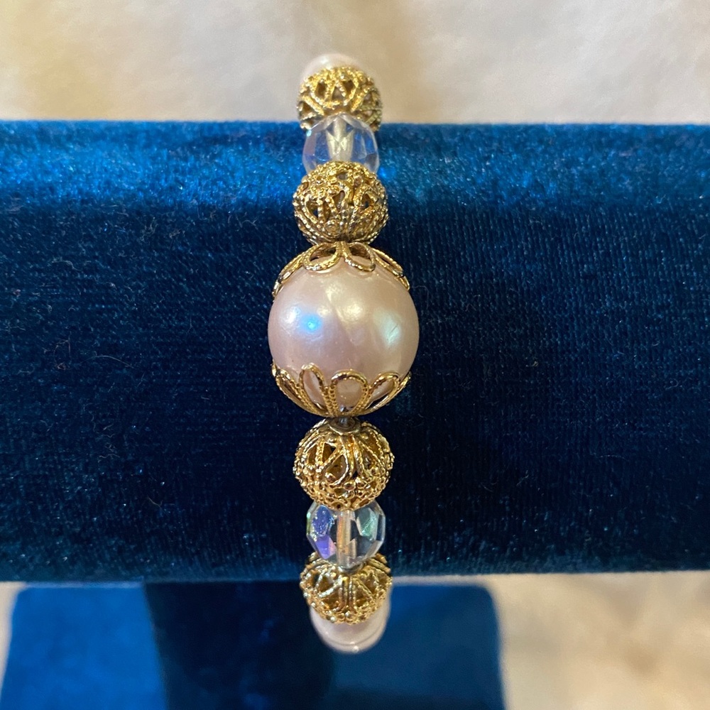 Costume Jewelry - 7" Faux Pearls Goldtone Bracelet